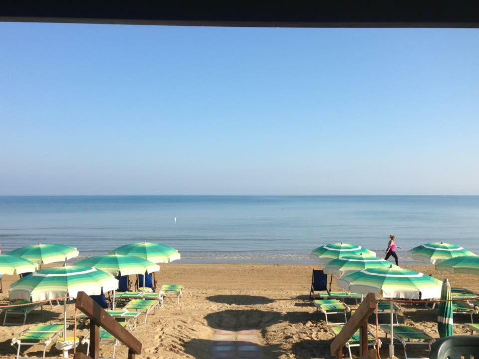 Centro Turistico La Perla Del Gargano Hotel Foce Varano Eksteriør billede