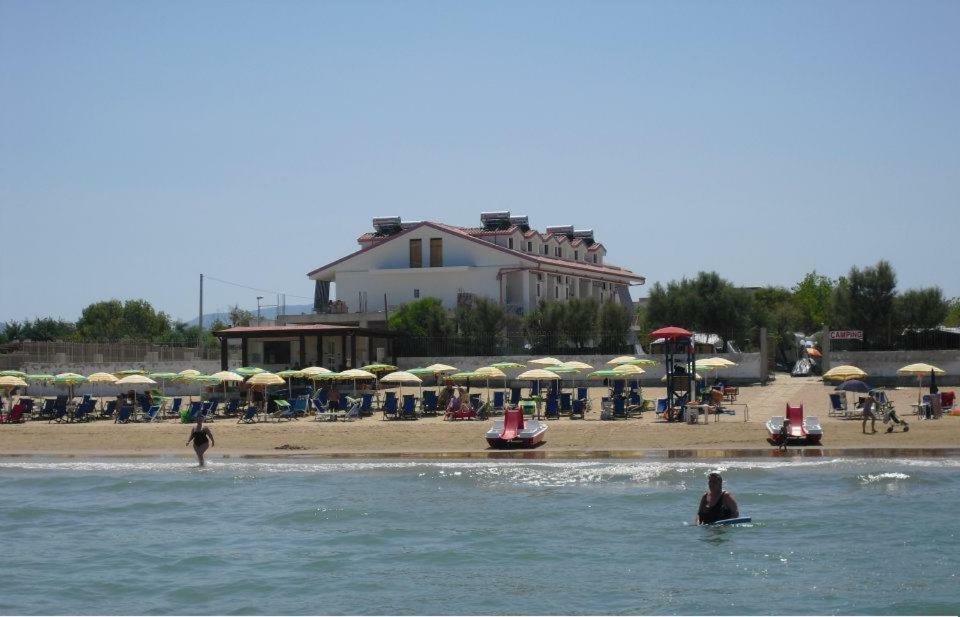 Centro Turistico La Perla Del Gargano Hotel Foce Varano Eksteriør billede